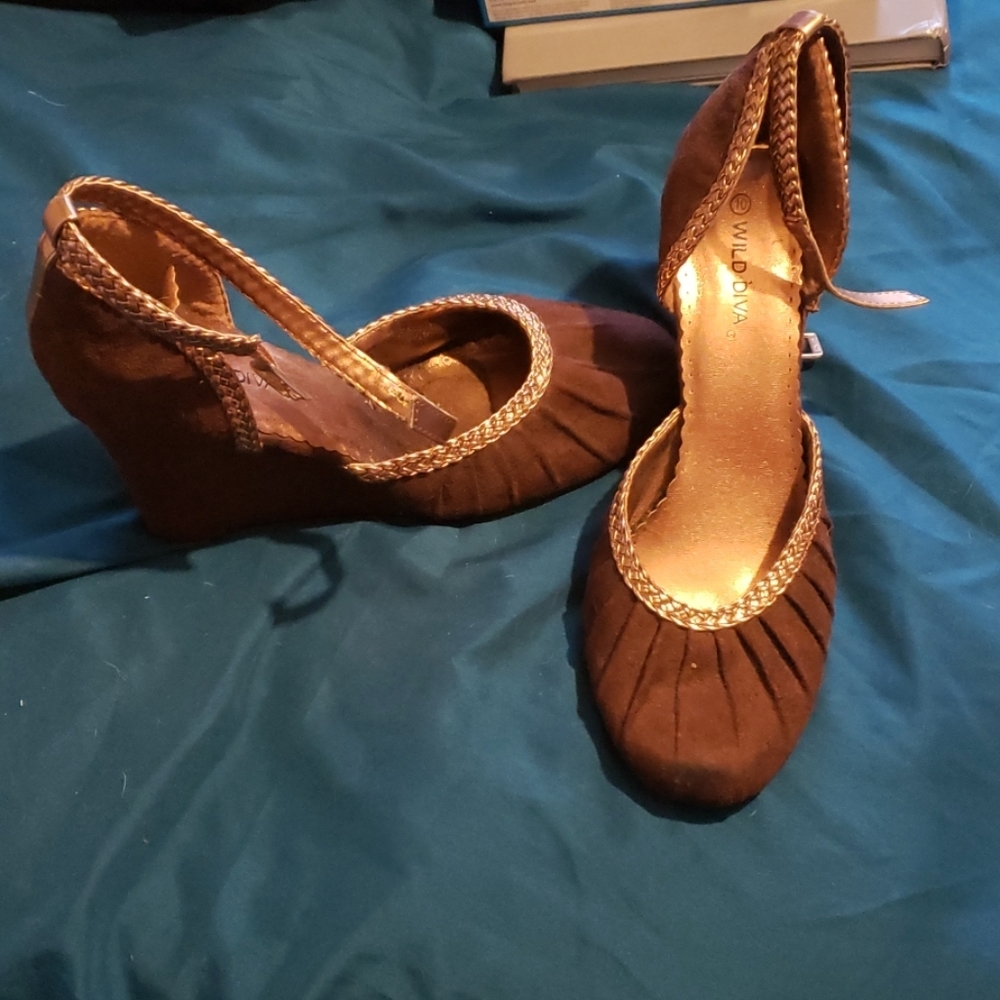 Brown Wedges